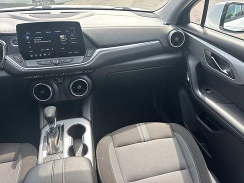 Used 2025 Chevrolet Blazer LT image 18