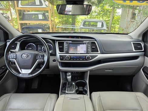 Used 2017 Toyota Highlander XLE AWD/4WD image 20