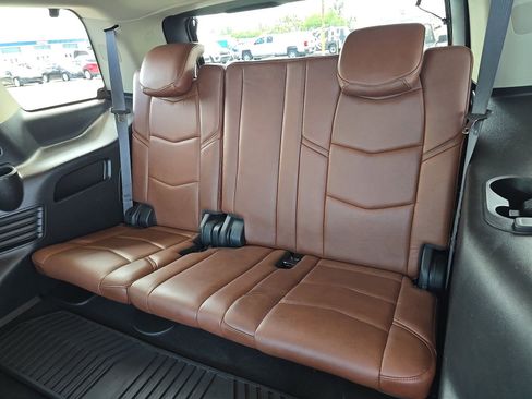 Used 2019 Cadillac Escalade Luxury RWD image 16