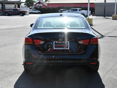 Used 2025 Nissan Altima 2.5 SV FWD image 7
