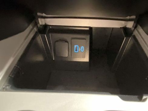 Used 2023 Ford Explorer XLT image 19