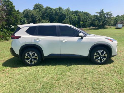 Used 2023 Nissan Rogue SV FWD image 8