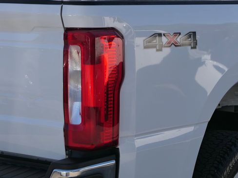 Used 2024 Ford F250 XLT image 4