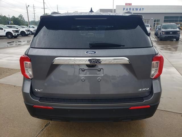 Used 2024 Ford Explorer XLT AWD/4WD image 5