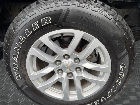 Used 2022 Chevrolet Silverado 1500 LT AWD/4WD image 20