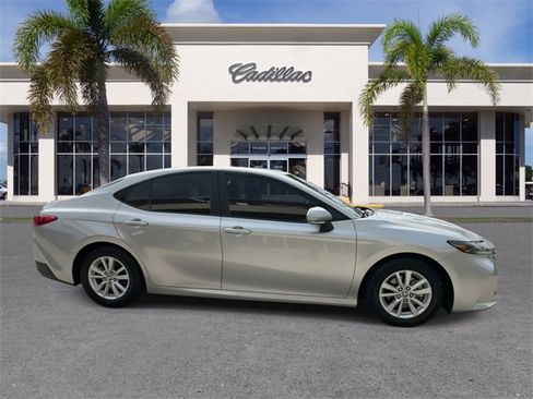 Used 2025 Toyota Camry LE image 17