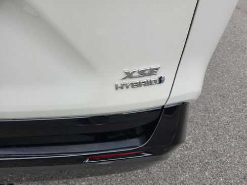 Used 2020 Toyota RAV4 XSE AWD/4WD image 5