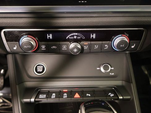 Used 2025 Audi Q3 2.0T Premium w/ Convenience Package image 6