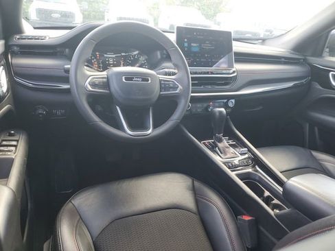 Used 2025 Jeep Compass Trailhawk AWD/4WD image 10
