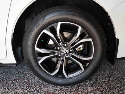 Used 2025 Toyota Sienna Platinum AWD/4WD image 25