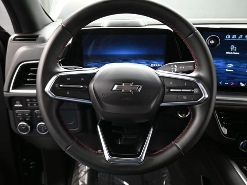 Used 2025 Chevrolet Suburban RST image 7