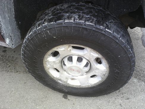 Used 2008 GMC Sierra 2500 SLE w/ Z71 Off-Road Package image 11