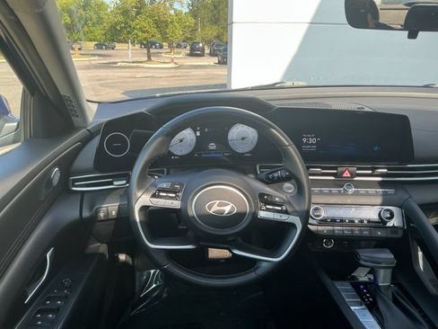 Certified 2024 Hyundai Elantra SEL w/ Convenience Package FWD image 19