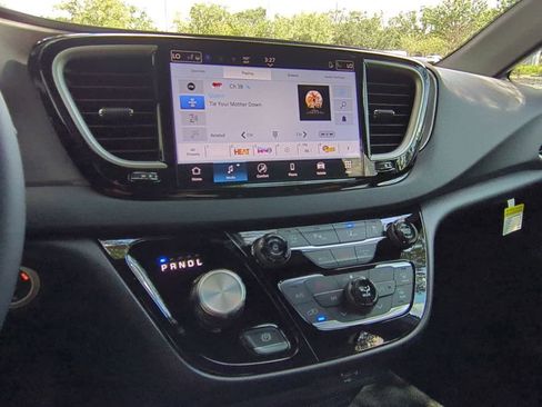 New 2026 Chrysler Voyager LX image 28