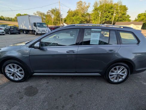 Used 2017 Volkswagen Golf Alltrack SE image 7