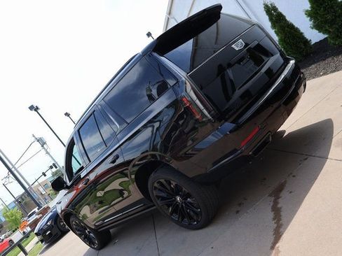 Used 2025 Cadillac Escalade Sport Platinum w/ LPO, ONYX Package AWD/4WD image 5