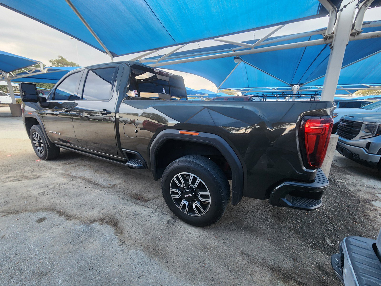Used 2023 GMC Sierra 2500 AT4 w/ AT4 Preferred Package AWD/4WD image 3