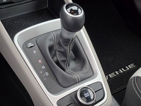 Certified 2023 Hyundai Venue SEL image 34