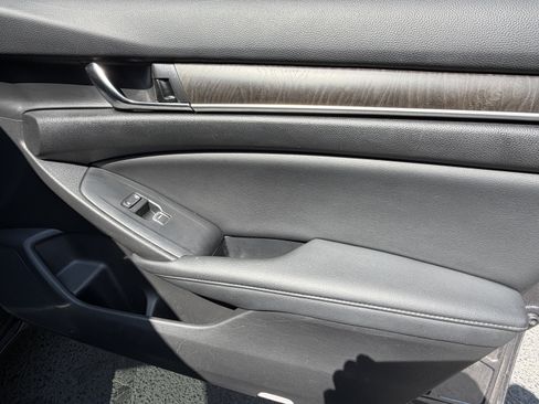 Used 2022 Honda Accord EX-L image 44