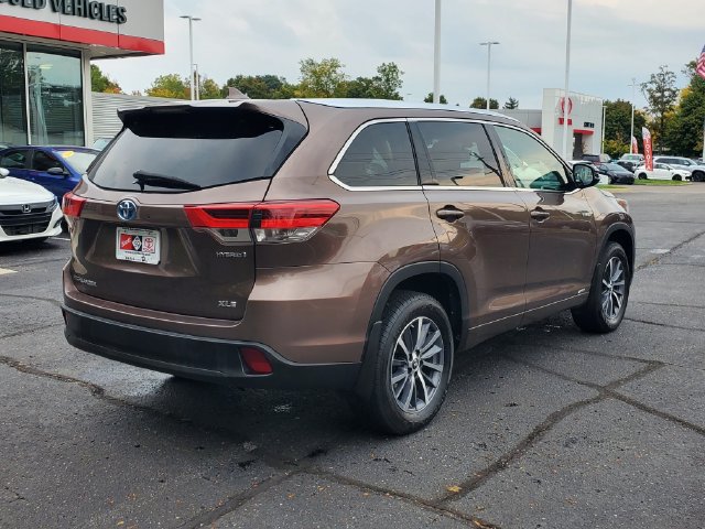 Used 2017 Toyota Highlander XLE AWD/4WD image 4