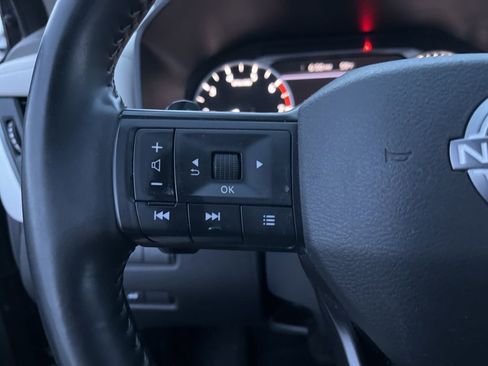 Used 2025 Nissan Rogue SV image 18