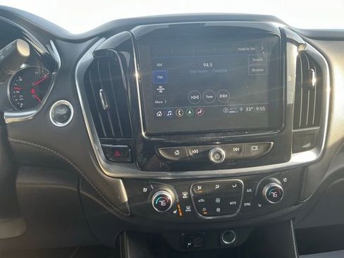 Used 2023 Chevrolet Traverse Premier FWD image 24