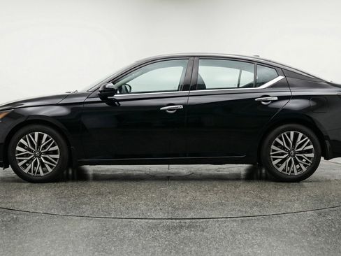 Used 2025 Nissan Altima 2.5 SV image 5