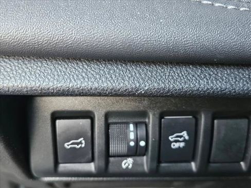 Used 2022 Subaru Outback Touring AWD/4WD image 7