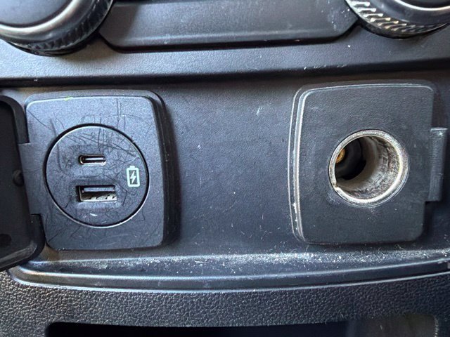 Used 2020 Ford Explorer XLT w/ Equipment Group 202A AWD/4WD image 21