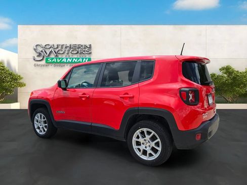 Used 2023 Jeep Renegade Latitude AWD/4WD image 3