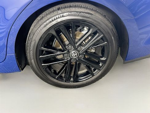 Used 2025 Toyota Camry SE image 11