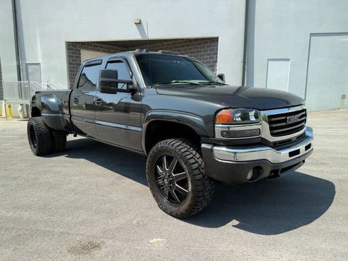 Used 2004 GMC Sierra 3500 SLT w/ Heavy-Duty Power Package AWD/4WD image 13