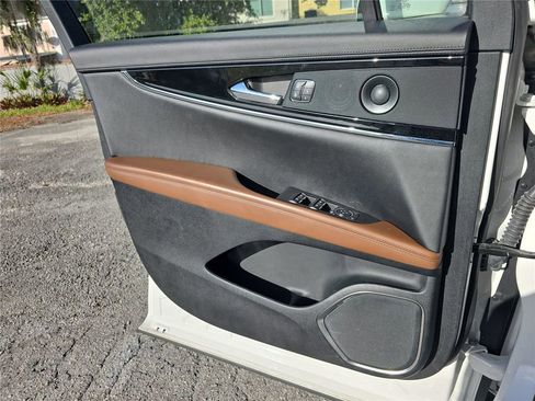 Used 2022 Lincoln Nautilus Reserve w/ Equipment Group 201A image 17