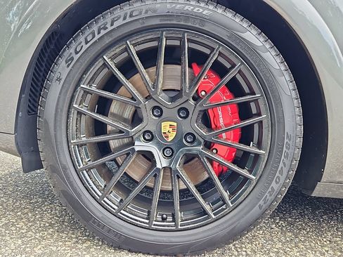 Certified 2023 Porsche Cayenne GTS AWD/4WD image 11