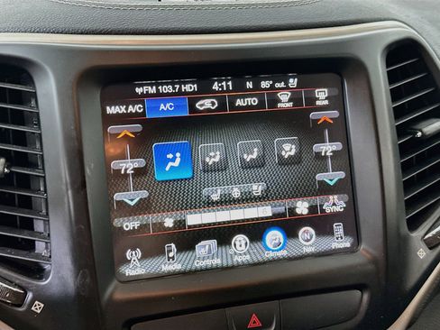 Used 2016 Jeep Cherokee Limited w/ Luxury Group FWD image 24
