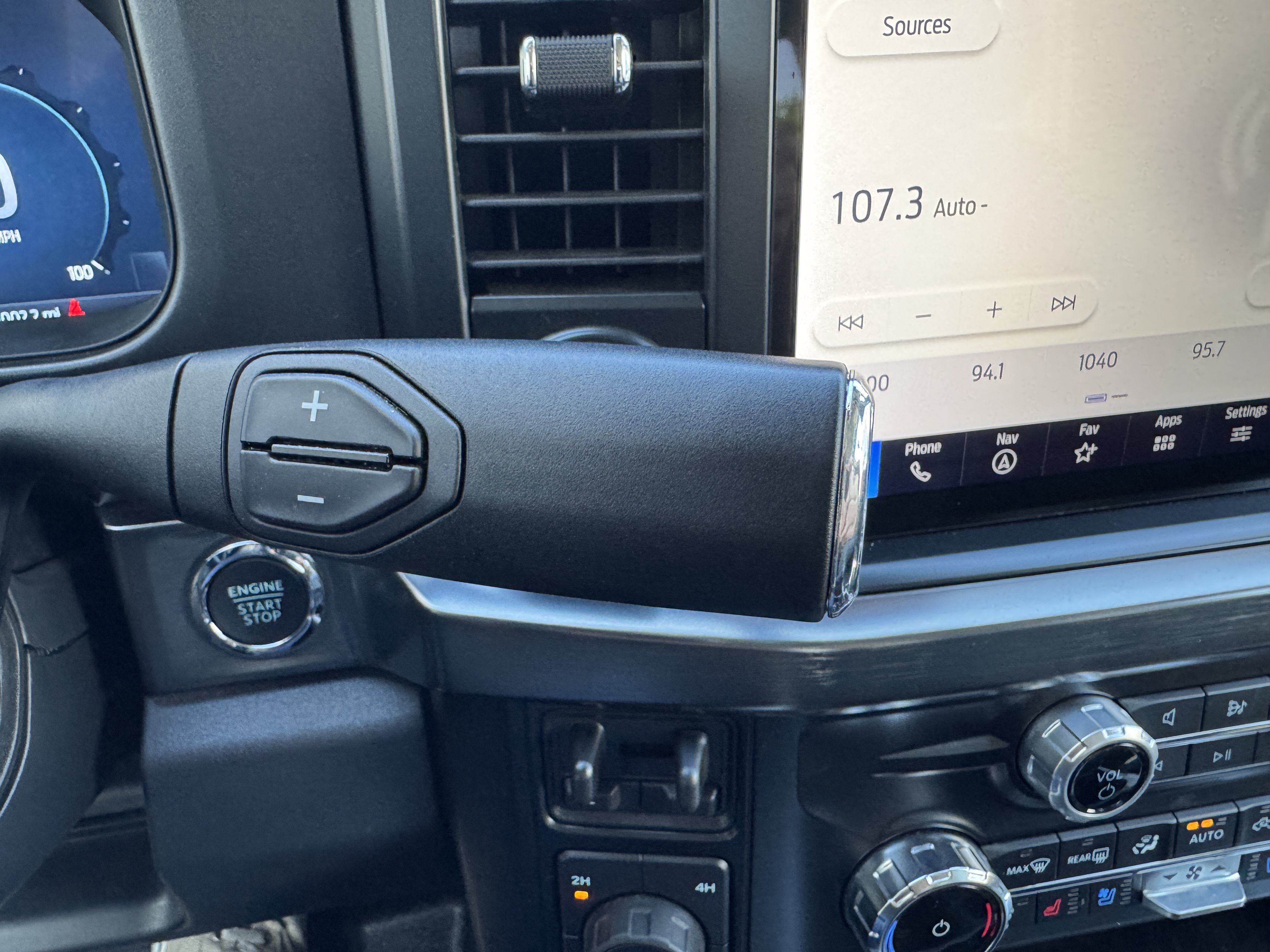 Used 2024 Ford F350 Lariat w/ Lariat Ultimate Package AWD/4WD image 28