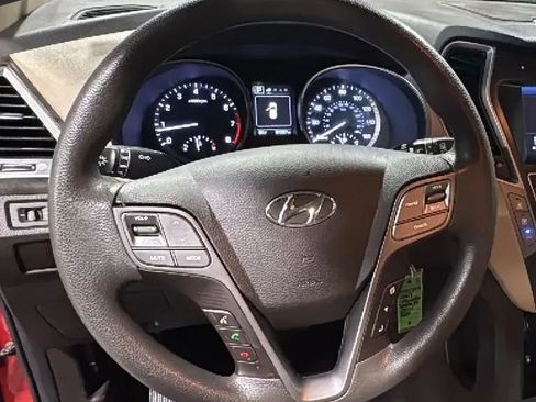 Used 2017 Hyundai Santa Fe SE FWD image 9