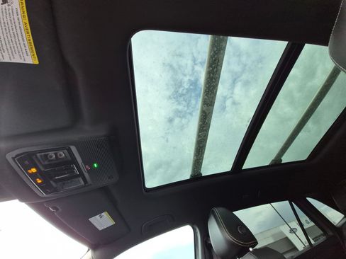 Used 2024 Volkswagen Atlas Cross Sport SE w/ Panoramic Sunroof Package AWD/4WD image 19