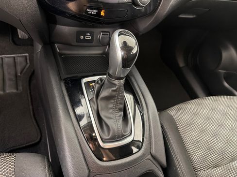 Used 2019 Nissan Rogue Sport SV image 16