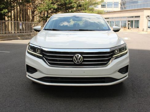 Used 2022 Volkswagen Passat 2.0T SE FWD image 3