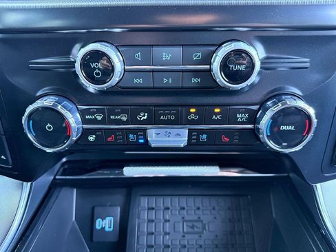 Used 2024 Ford F150 Platinum w/ FX4 Off-Road Package image 32