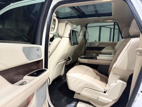 Used 2019 Lincoln Navigator L Reserve AWD/4WD image 12