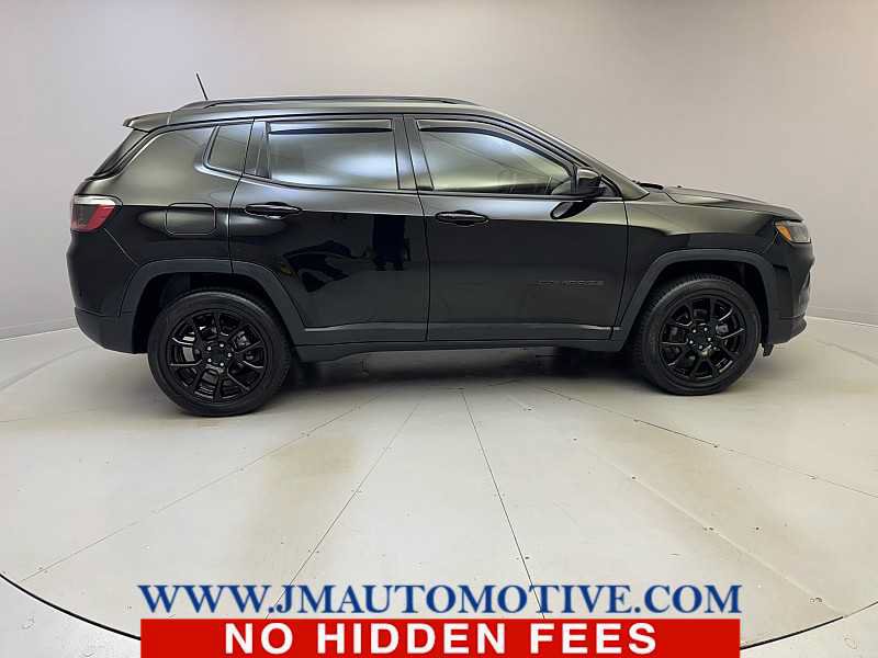 Used 2022 Jeep Compass Latitude w/ Sun and Sound Group AWD/4WD image 6