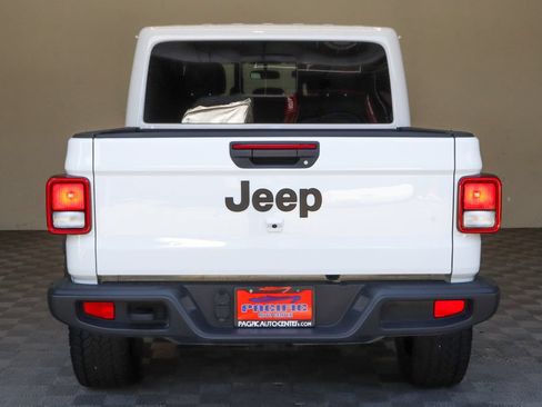 Used 2025 Jeep Gladiator Sport AWD/4WD image 9