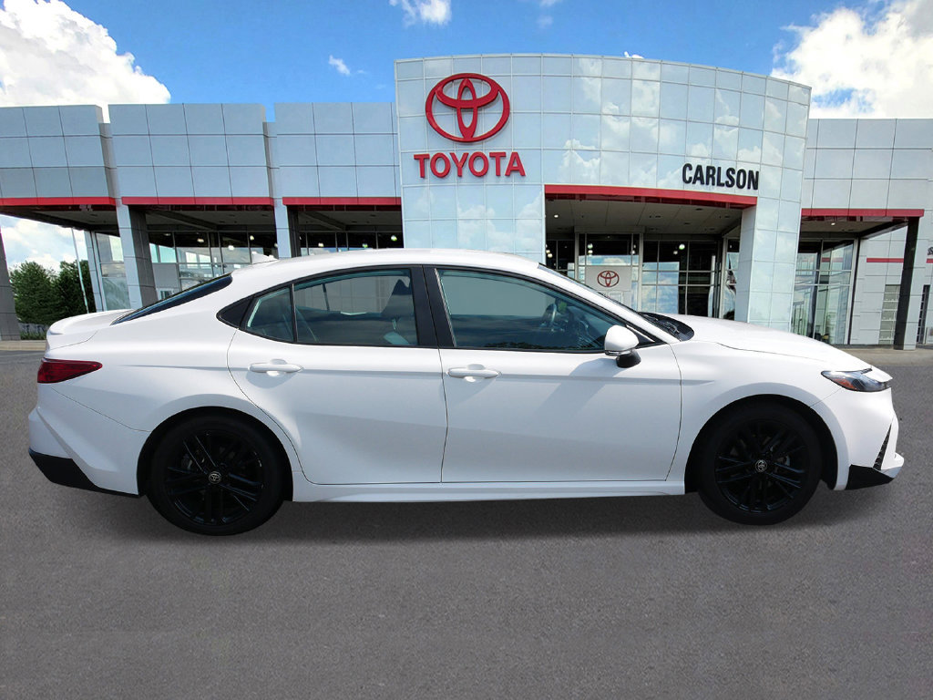 Used 2025 Toyota Camry SE FWD image 4
