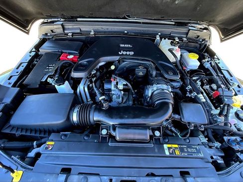 Used 2021 Jeep Wrangler Unlimited Sahara image 25