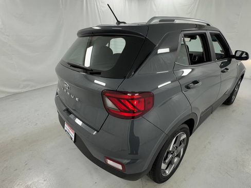 Used 2025 Hyundai Venue SEL FWD image 3
