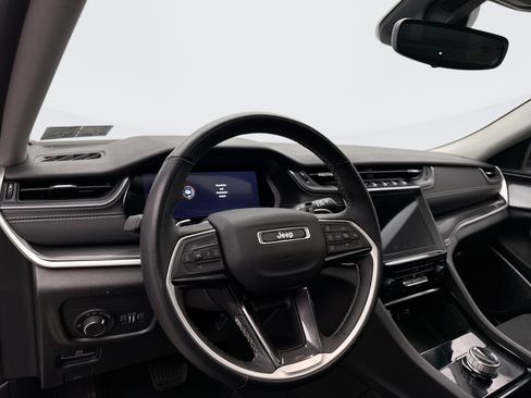 Used 2022 Jeep Grand Cherokee L Laredo w/ Luxury Tech Group I image 10