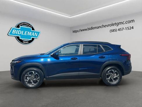 Used 2024 Chevrolet Trax LT w/ LT Convenience Package FWD image 4