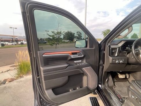 Used 2022 GMC Sierra 1500 Denali AWD/4WD image 11